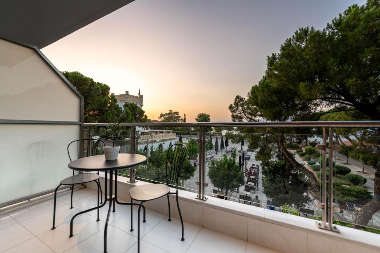 Byron Luxury Apartments Éjo Eksteriør bilde