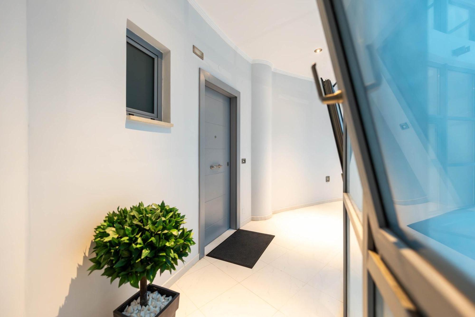 Byron Luxury Apartments Éjo Eksteriør bilde