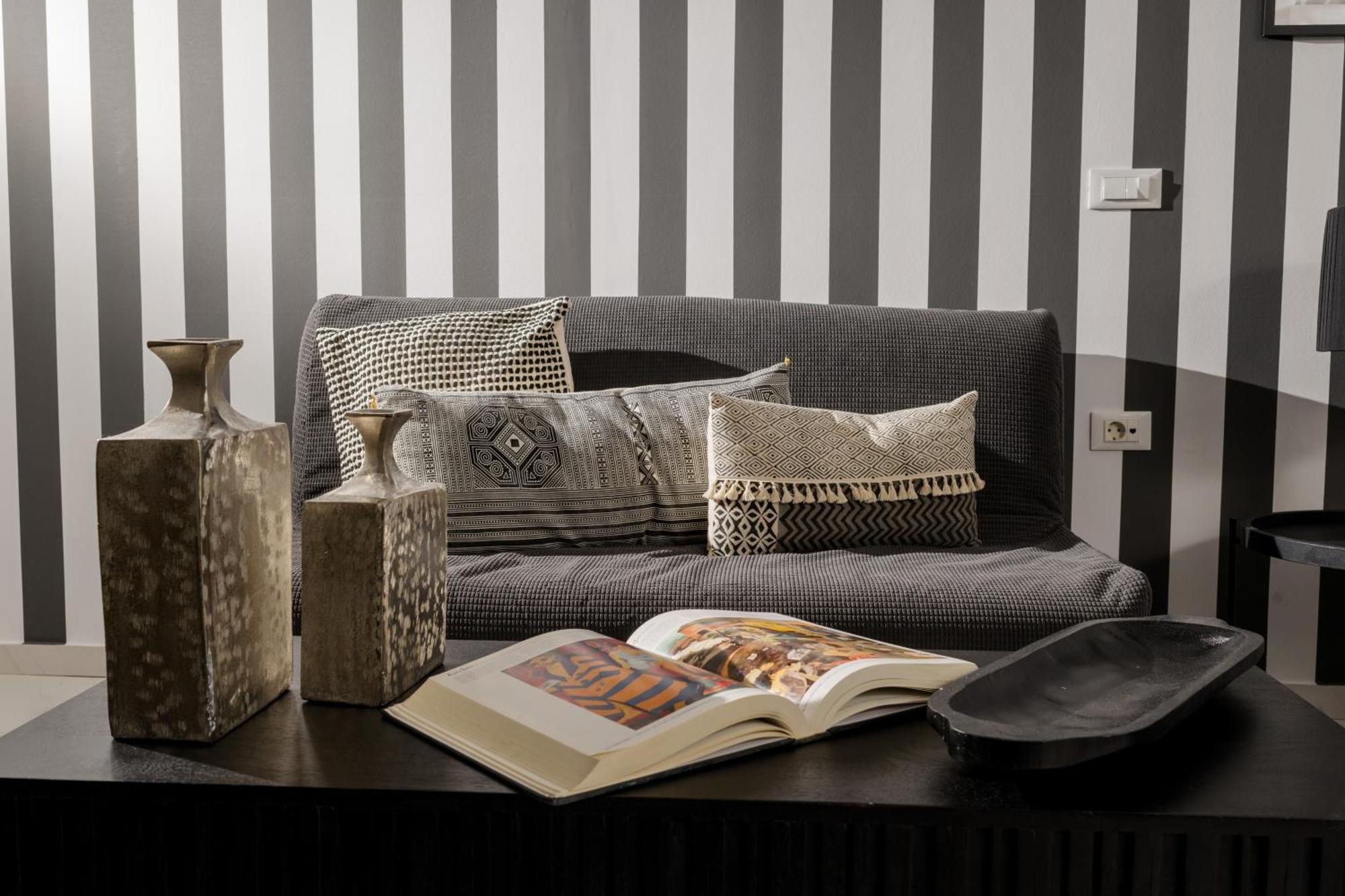 Byron Luxury Apartments Éjo Eksteriør bilde